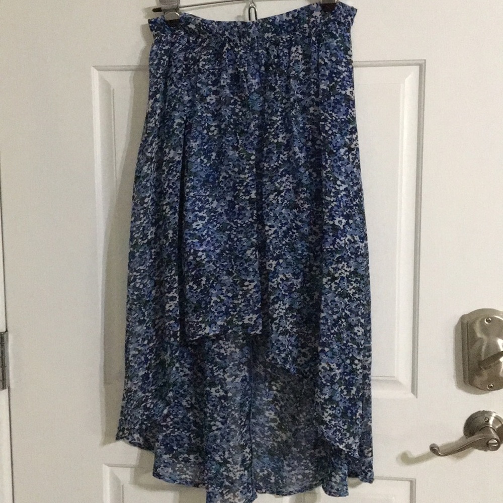 Asymmetrical skirt
